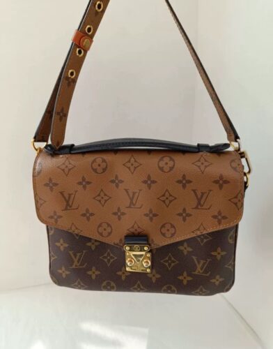 Louis Vuitton Pochette Metis M44876 photo review