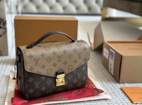 Louis Vuitton Pochette Metis M44876 photo review