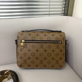 Louis Vuitton Pochette Metis M44876 photo review