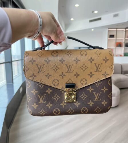 Louis Vuitton Pochette Metis M44876 photo review
